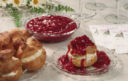 Windbeutel mit Himbeersahne